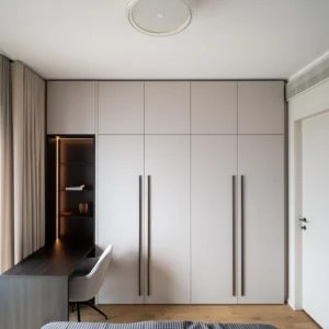 Måttanpassad garderob i stockholm. walk in closet