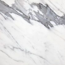 Natursten till köksbänk, vit med grå ådring.