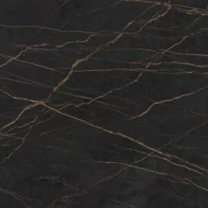 Produktbild på keramisksten dekton Laurent från cosentino till köksbänkskiva. Den har inspirerats av naturstenen Port Laurent som har en dramatisk mörkbrun bakgrund som korsas av marmorering i guld.