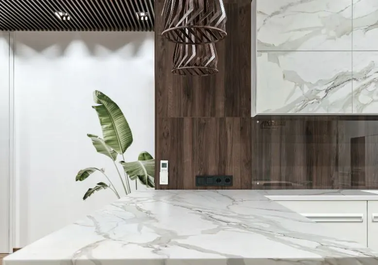 Kök med köksbänkskivan Morpheus Dekton, en keramisk hållbar och slitstark sten.